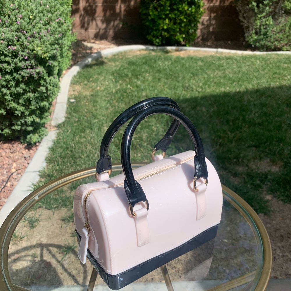Small cream rubber purse